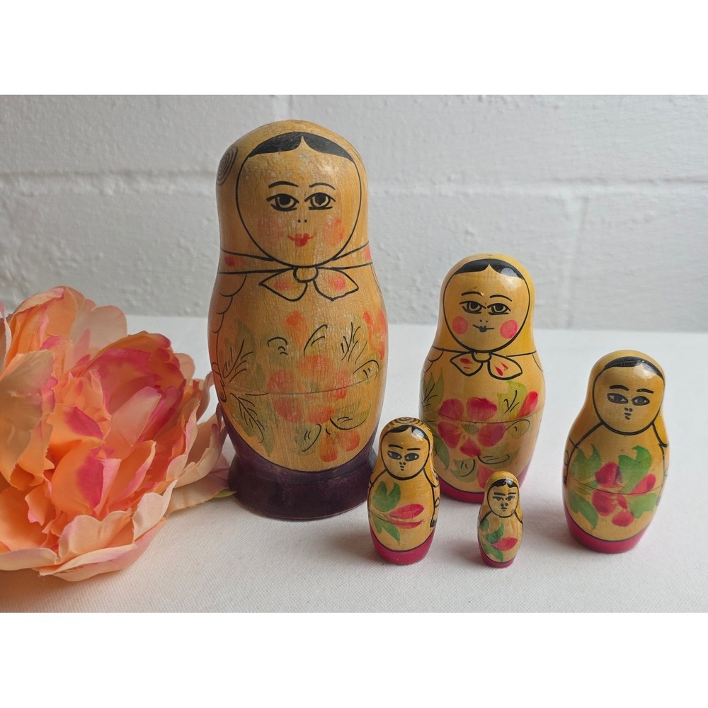 Vintage Russian Nesting Dolls Matryoshka Hand Painted Wood 5 Pieces